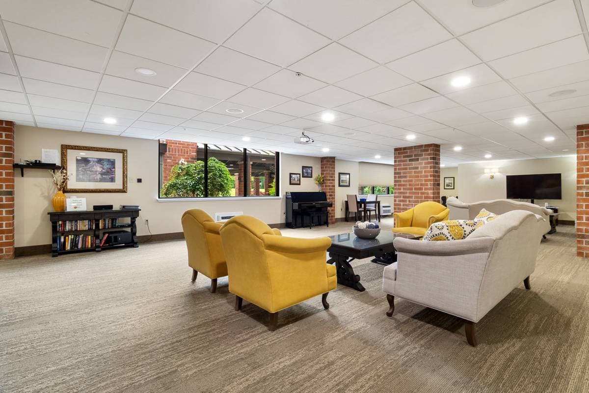 Brownsboro Park bright common room with yellow chairs and piano